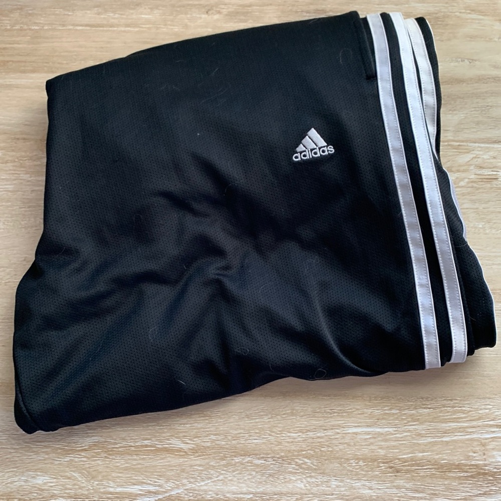 Adidas pants 🖤